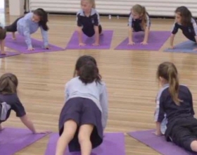 Zakaj se joga vpeljuje v učni program | Športna oprema